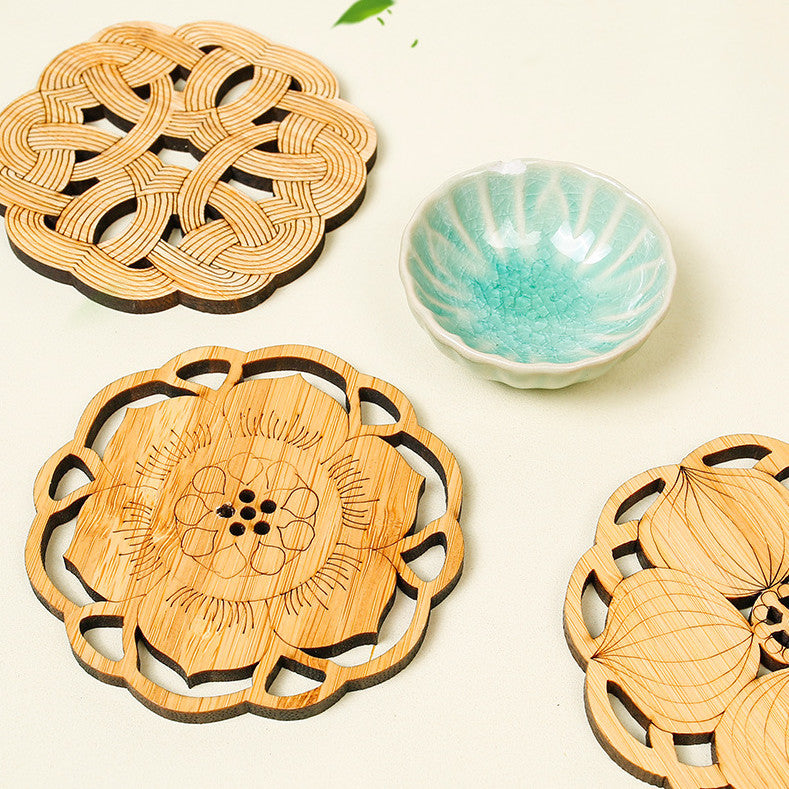 Orientalische Bambus-Teeuntersetzer – Chinesisches Design mit Ausschnitten (Knoten/Knospe/Lotus/Teereim) | Umweltfreundliches Kung-Fu-Teezubehör | Großhandelspreise ab Werk